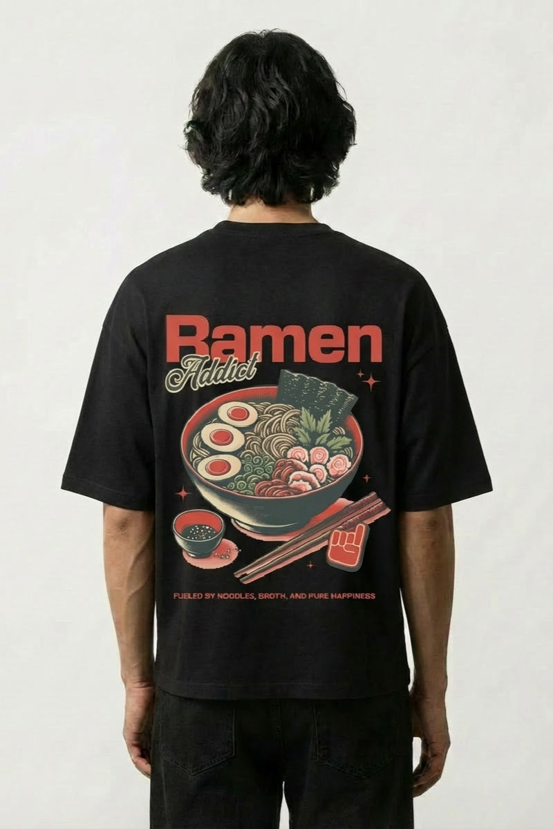 T-shirt ramen noir, vue dos : grand bol de nouilles fumant façon ramen addict, style streetwear japonais - Japanstreet
