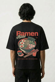 T-shirt ramen noir, vue dos : grand bol de nouilles fumant façon ramen addict, style streetwear japonais - Japanstreet