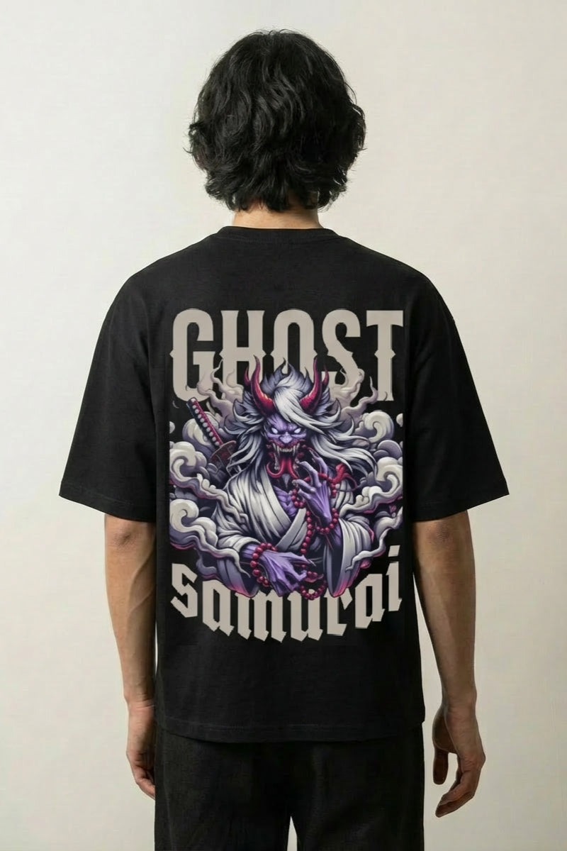 T-shirt style japonais noir, vue dos : samouraï fantôme dans une ambiance cyberpunk, style streetwear japonais - Japanstreet