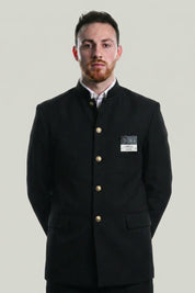 Ensemble uniforme scolaire japonais Gakuran homme, veste noire col mao à boutons dorés portée sur chemise blanche - Japanstreet