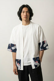 Veste japonaise homme Hisashi blanche manches courtes empiècements motif grues tsuru blanches sur marine streetwear japonais Japanstreet