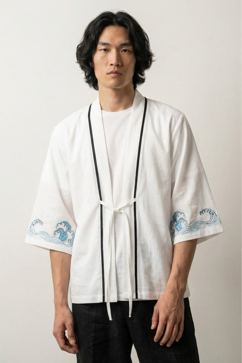 Veste kimono blanche Vague Kanagawa cardigan blanc coton lin motif vague Hokusai brodé manches col contraste noir attache cordon style streetwear japonais Japanstreet