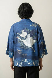 Veste kimono bleu marine Édition Kaïto vue dos motif vague Hokusai grue tsuru brodée blanc coton coupe haori manches trois-quarts streetwear japonais Japanstreet