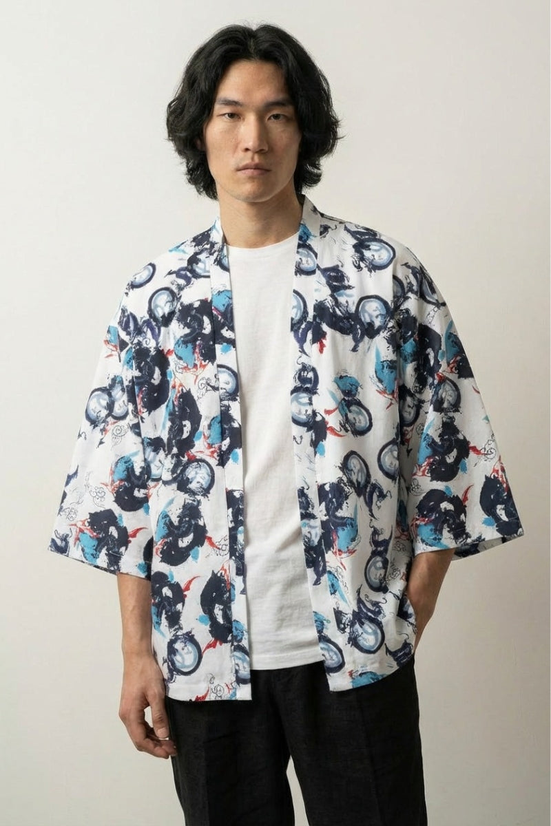 Veste kimono grande taille Shibuya homme imprimé motif carpes koï et fleurs sur fond blanc col mandarin manches trois-quarts plus size streetwear japonais Japanstreet