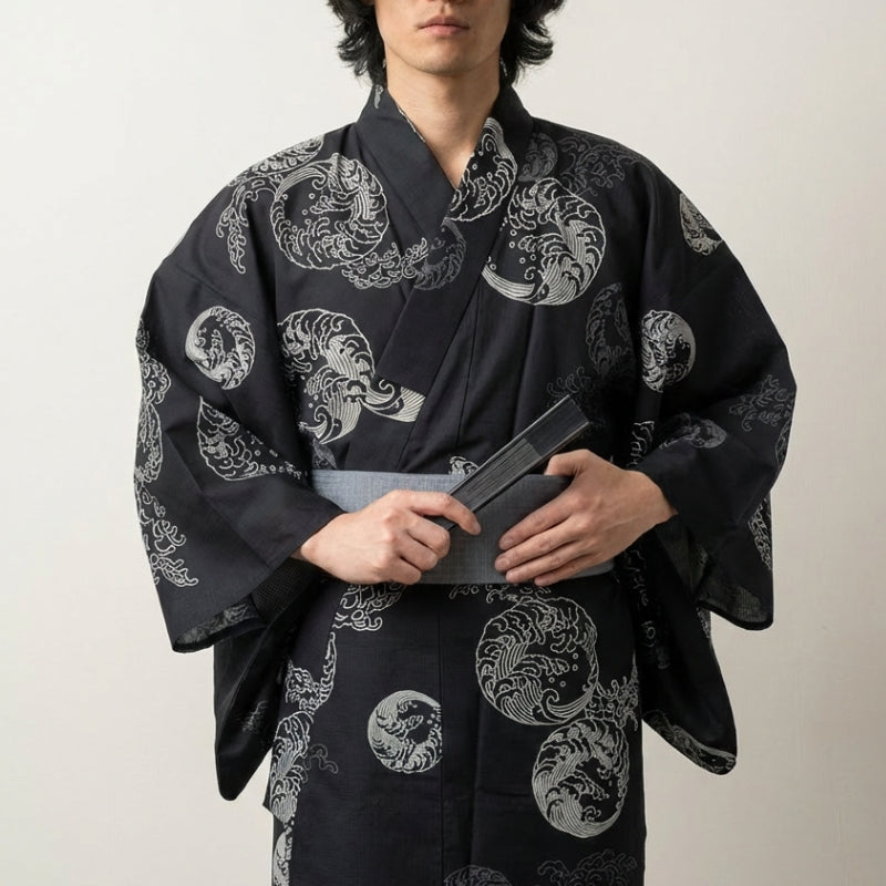 Yukata noir homme Tsukinami coton motif vagues médaillons lunaires blanc obi gris bleu manches larges style streetwear japonais Japanstreet