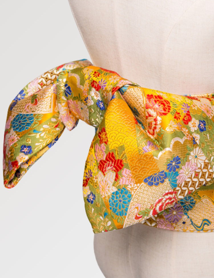 Sublime ceinture obi de kimono jaune pour femme dans un motif traditionnel japonais