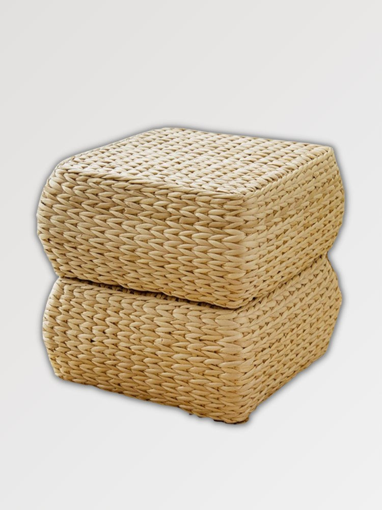 Coussin Chikugo zabuton carré plat en paille de blé tressée minimalisme japandi — vue en situation d'usage — Japanstreet