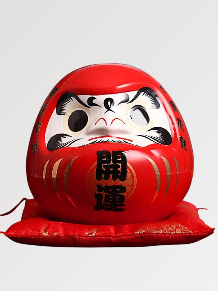 Daruma géant rouge bordeaux à kanji 開運 kaiun grand format des élections et grandes ouvertures — vue de profil ou trois-quarts