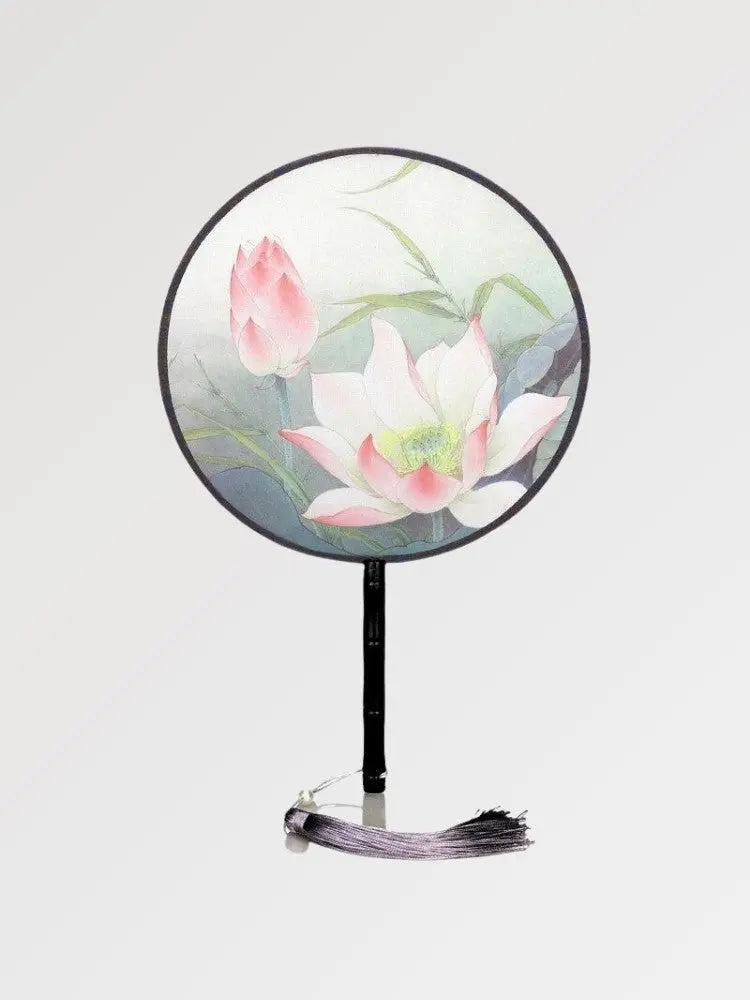 Éventail uchiwa rond lotus — motif lotus — vue principale déployée — Japanstreet