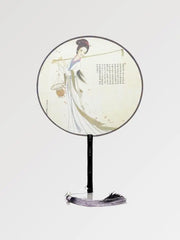 Magnifique éventail japonais traditionnel à la structure en bambou et au motif de geisha