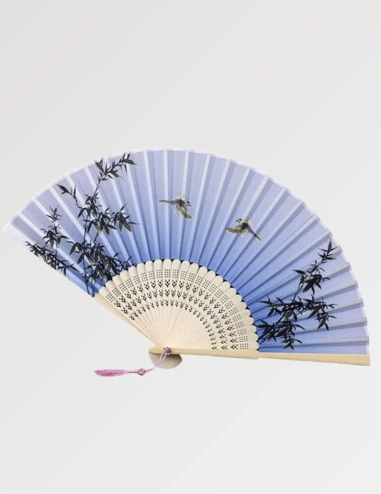 Bel éventail en papier japonais et aux couleurs douces