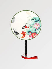 Éventail japonais à la forme ronde au motif de poisson et de multiples plantes