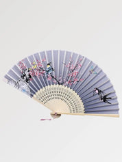 Éventail en bambou japonais et au motif fleur de ce iriser et hirondelles