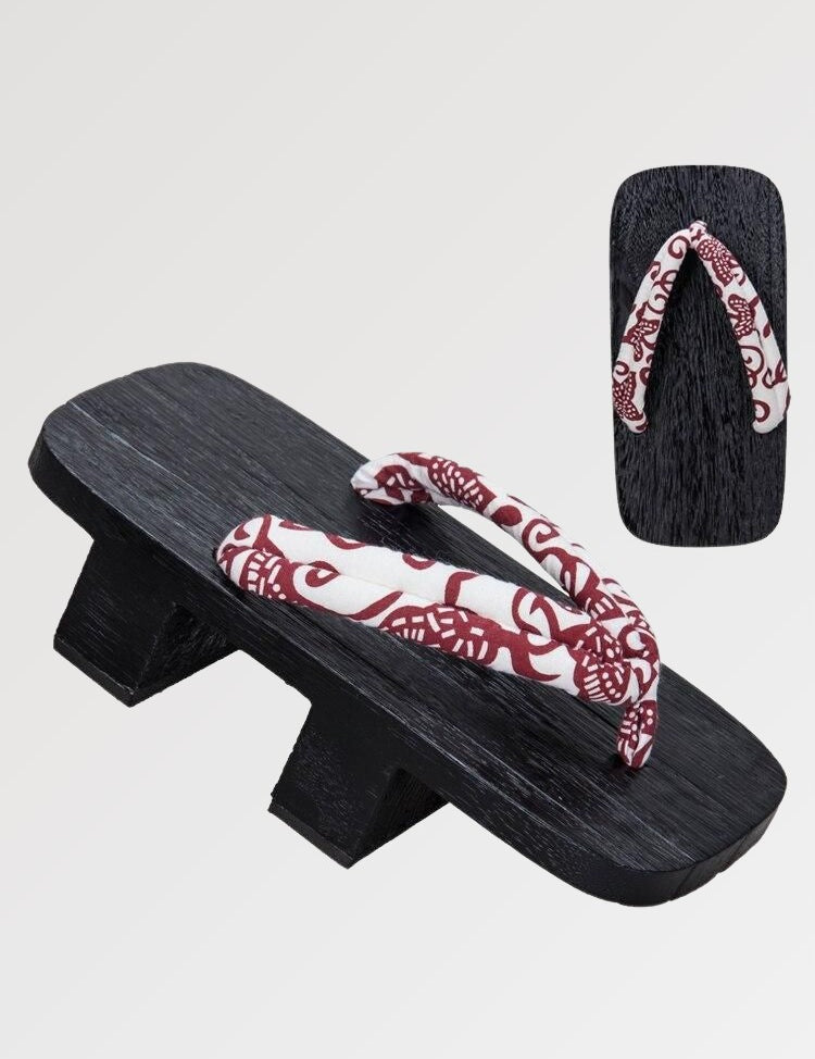 La sandale japonaise en bois pour femme et sa lanière au motif chic, solide et durable