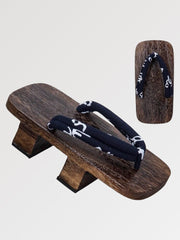 La sandale traditionnelle japonaise en bois et sa lanière au motif discret