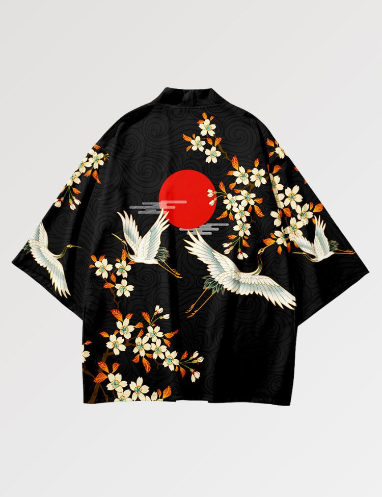 Haori aux multiples symboles japonais tel que la grue, les fleurs de cerisier ou le soleil couchant