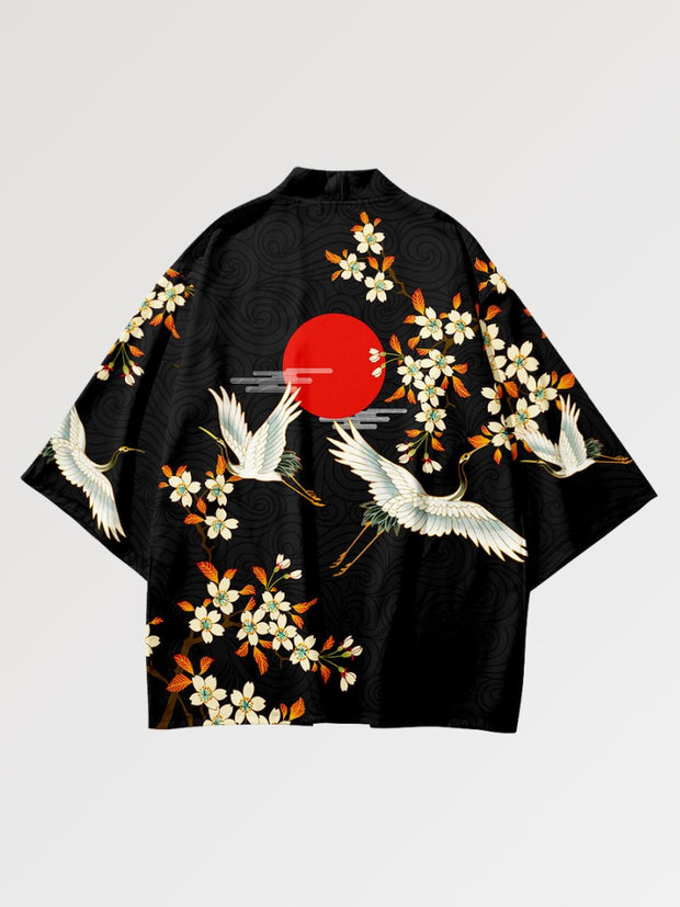 Haori aux multiples symboles japonais tel que la grue, les fleurs de cerisier ou le soleil couchant
