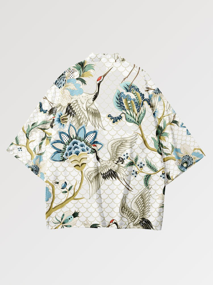 haori au design vintage et aux couleurs douces orné de motifs japonais tel que la grue