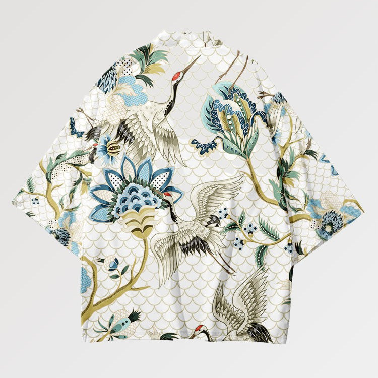 haori au design vintage et aux couleurs douces orné de motifs japonais tel que la grue