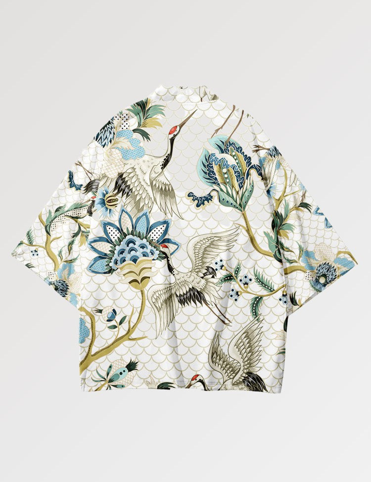 haori au design vintage et aux couleurs douces orné de motifs japonais tel que la grue