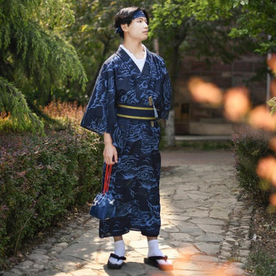 Le Kimono Ancien Japonais, l'accoutrement parfait pour se rendre au temple