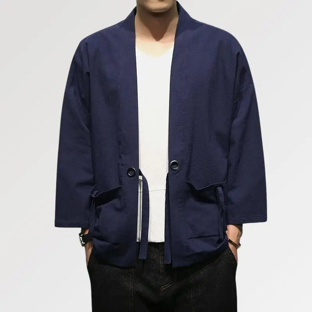 Le Kimono Bleu pour Homme et son serrage au crochet