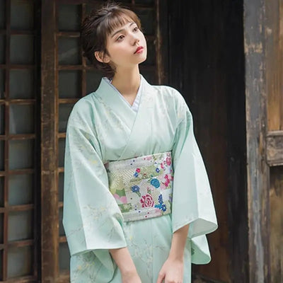 Le Kimono pour Femme dans un look Japonais Traditionnel et à la couleur verte billet