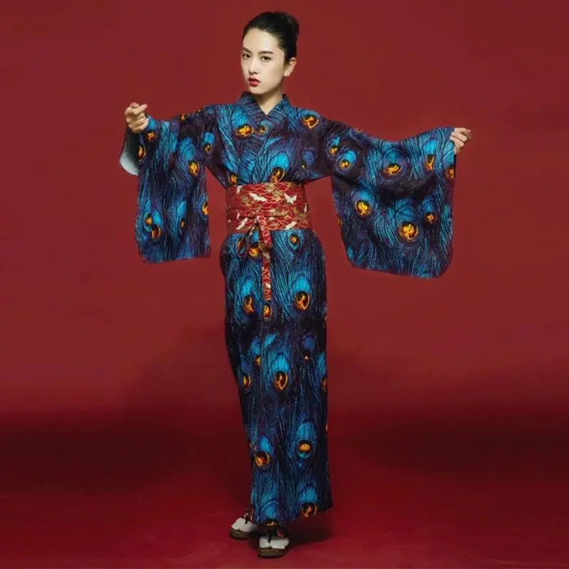 Kimono pour Femme au Style Japonais et au motif rappelant les plumes du Paon