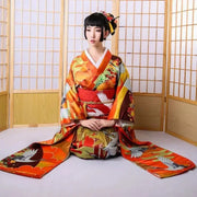 Kimono Furisode pour femme aux couleurs orangées et au motifs de grues japonaises