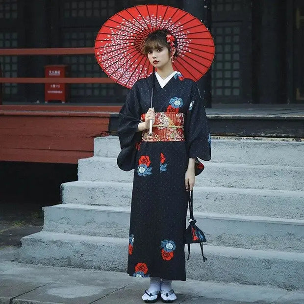 Kimono Japonais en Coton pour Femme au motif de roses dans un ton sombre