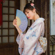 Kimono Japonais pour Femme brodé dans une couleur rose au motif de grue