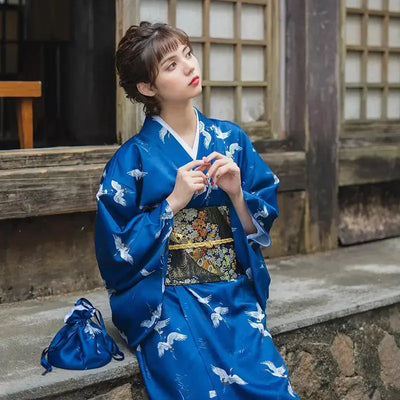 Kimono Japonais pour Femme d'une couleur Bleu Roi et à l'imprimé de grues
