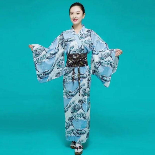 Le Kimono Japonais pour Femme au magnifique motif de la Vague de Kanagawa