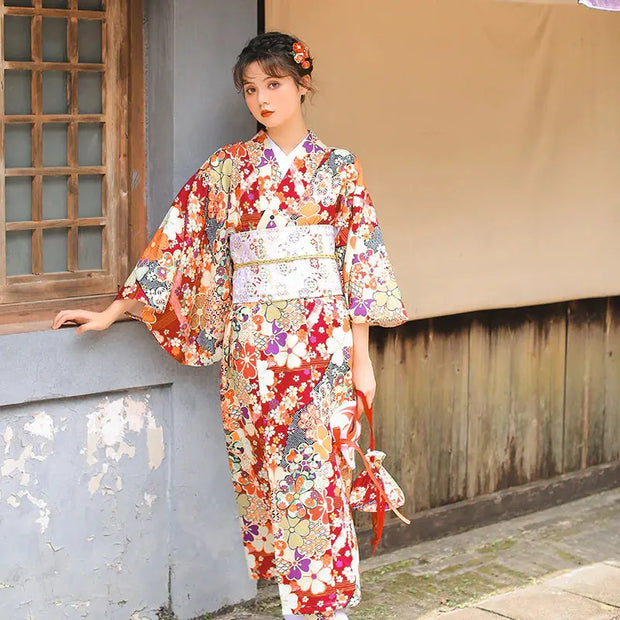 Véritable Kimono Japonais pour Femme au motif fleuri et aux couleurs du printemps