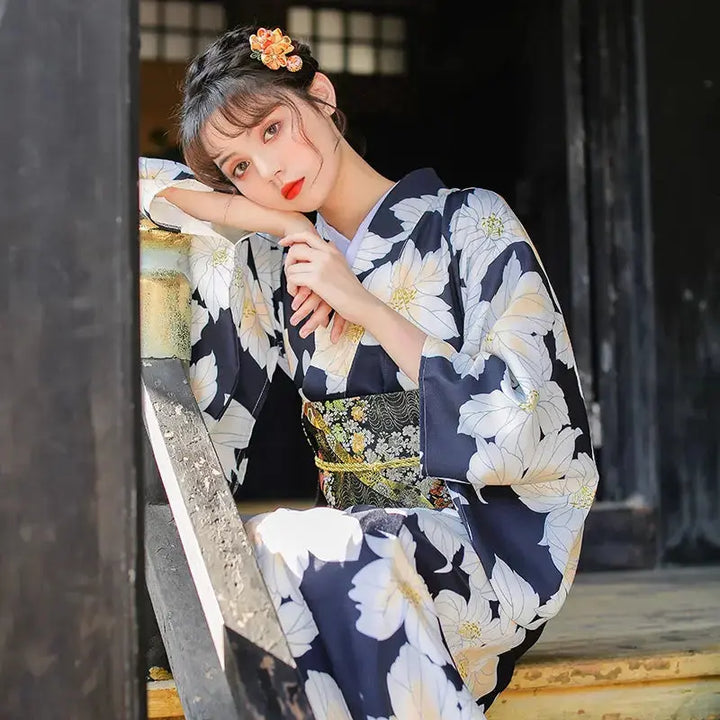 Le Kimono Japonais pour Femme au Style inspiré de Paris et au motif de fleur de vanille