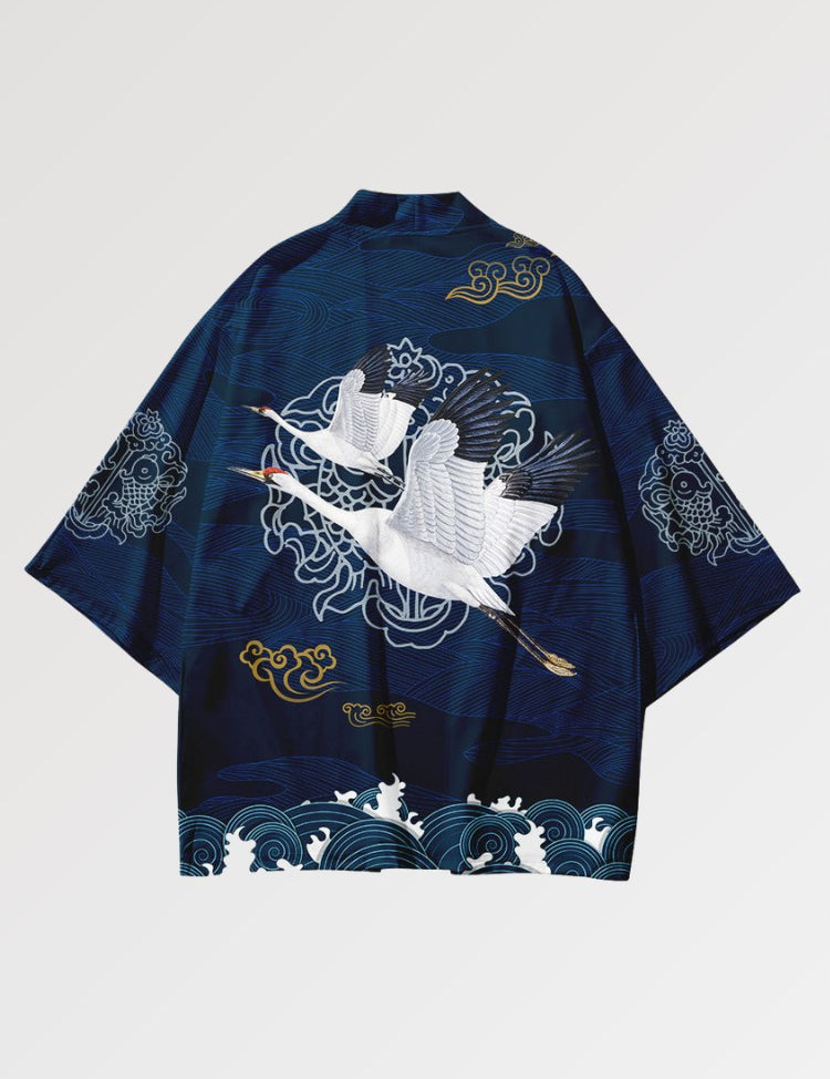Le kimono streetwear dans un look décontracté au motif de grue japonaise