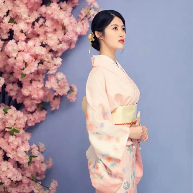 Kimono Traditionnel pour Femme aux sakura imprimées