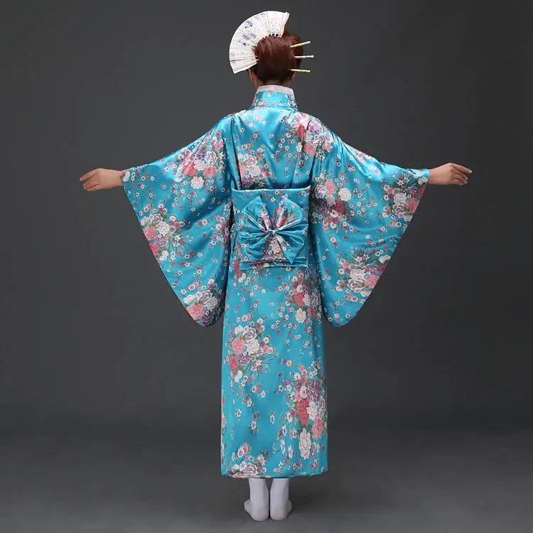 Kimono-Traditionnel-Japonais-Femme-Japanstreet-1645368284.webp
