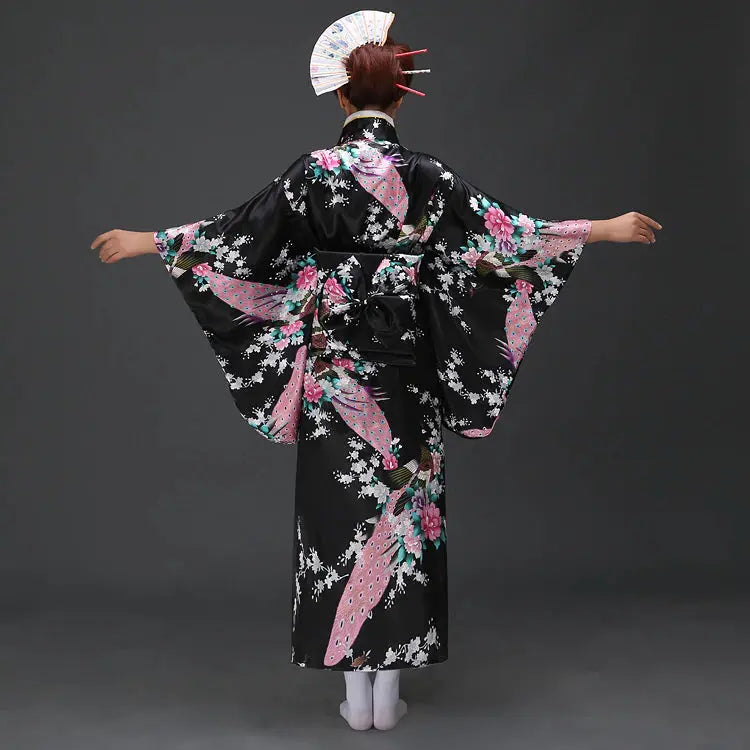 Kimono-Traditionnel-Japonais-Femme-Japanstreet-1645368288.webp