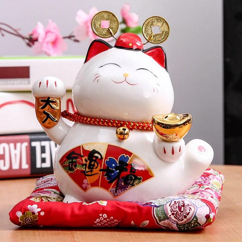 Maneki-neko tirelire à panneau calligraphié mêlant hiragana et kanji en grammaire quotidienne — vue de profil arrière — Japan