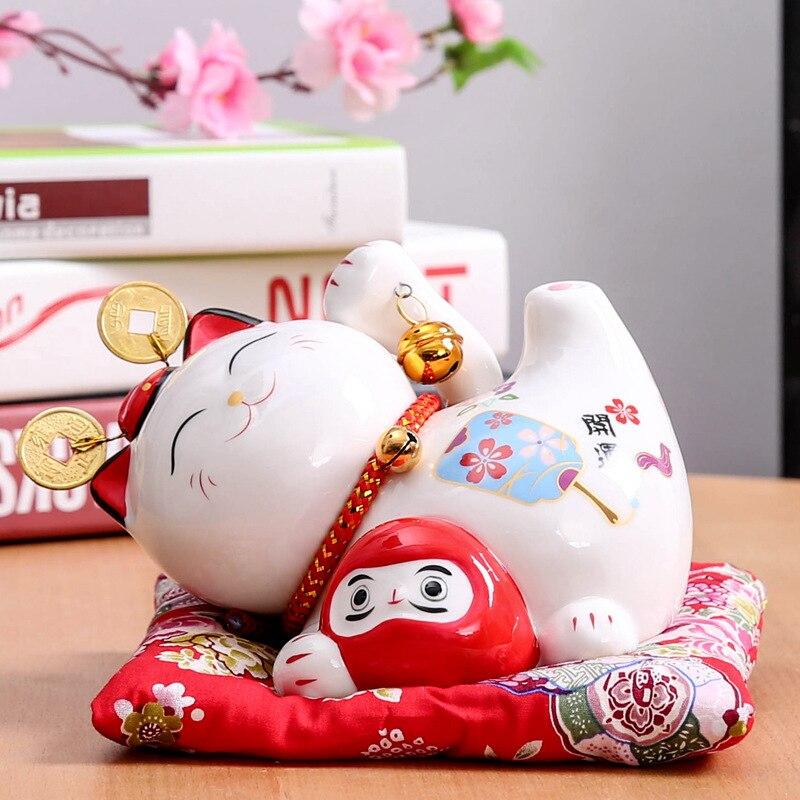 Maneki-neko tirelire blanc couché avec petit daruma rouge en double porte-bonheur — vue de profil arrière — Japanstreet