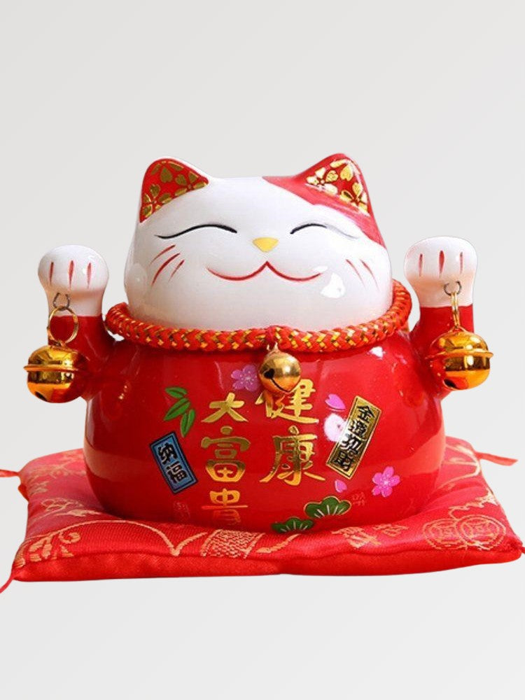 Maneki-neko tirelire rouge vermillon shu-iro à calligraphie 健康大富貴 pour santé et richesse — vue principale de face — Japanstre