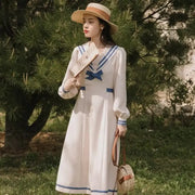 Élégante robe du Japon dans un style des années 40