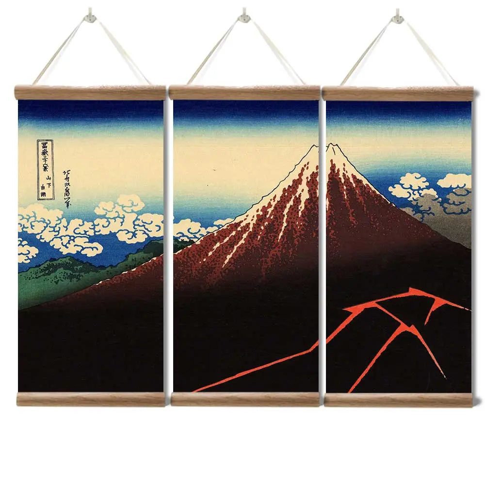 Tableau triptyque japonais Sanka Hakuu, mont Fuji rouge avec éclairs sur ciel bleu strié — mise en situation murale décor d'i