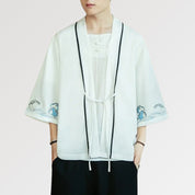 Une Veste de Kimono Blanche et son motif traditionnel